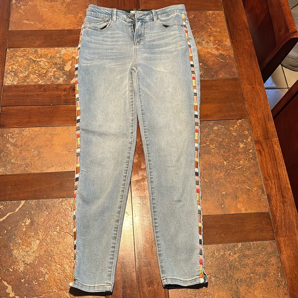 Skinny Jeans Pre-washed with hand sewn stripes up the side.